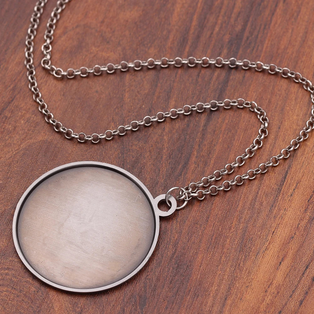 Black Panther Round Pendant Necklace – Trendy Superhero Jewelry Gift