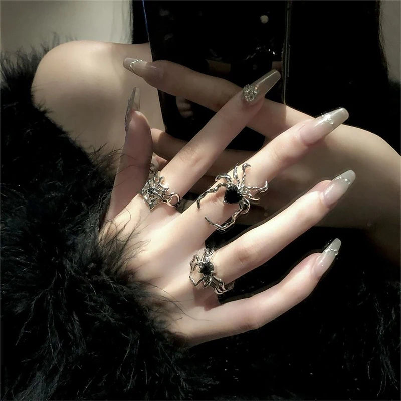 Black Spider Web Heart Ring – Gothic Punk Open-Finger Statement Jewellery