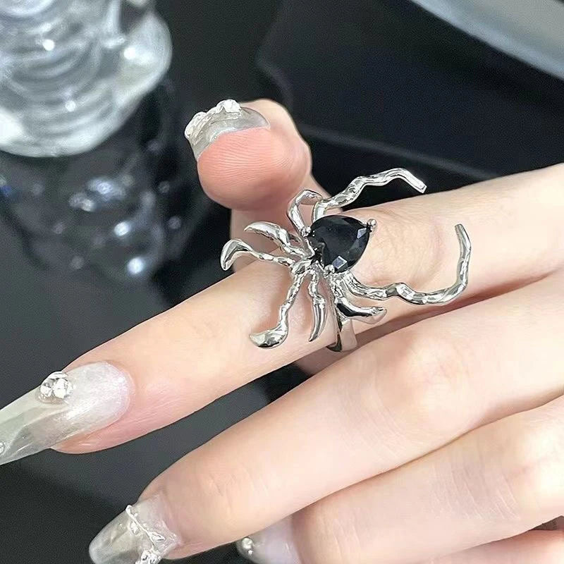 Black Spider Web Heart Ring – Gothic Punk Open-Finger Statement Jewellery
