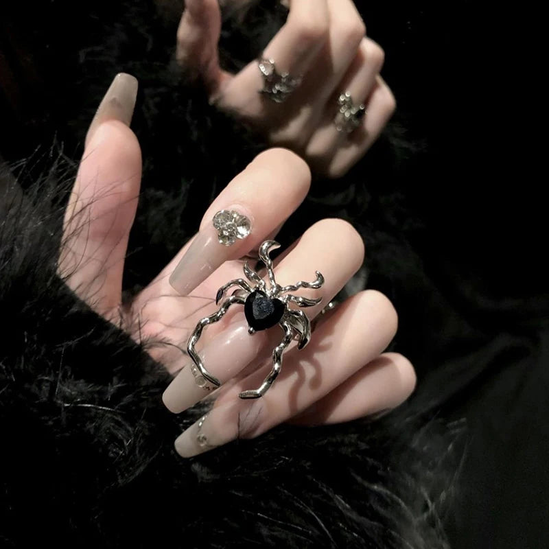 Black Spider Web Heart Ring – Gothic Punk Open-Finger Statement Jewellery